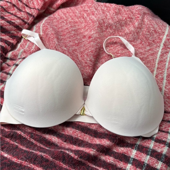 Victoria's Secret Incredible Perfect Shape Light  Pink T-Shirt Bra 34DD - Picture 1 of 5